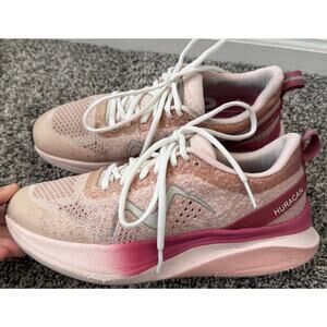Huracan 3, 3000 running shoe women's size 7.5